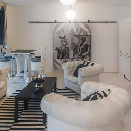 2 Bedroom Stunning In